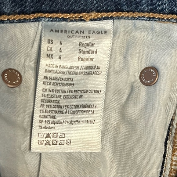 AMERICAN EAGLE Super High Rise Baggy Straight Cargo Jeans size 4, medium wash - Picture 2 of 16